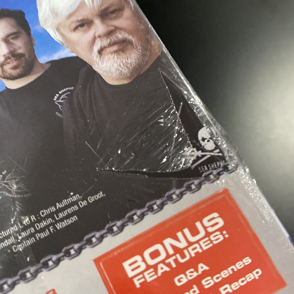 NEW: Whale Wars - The Complete Second Season - Picture 4 of 4